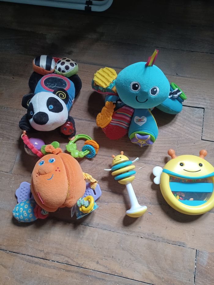 Lot de jouets bebe