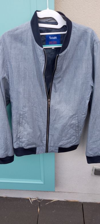 Joli blouson style teddy jules . taille S. Doublé. poches extérieures et 1 intérieure . Très bon état