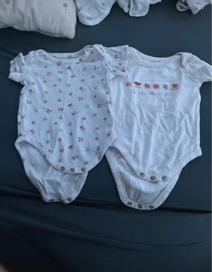 Lot de 16 bodys 1/3 mois - photo numéro 6