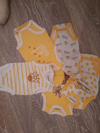 Vends différents vêtements bebe