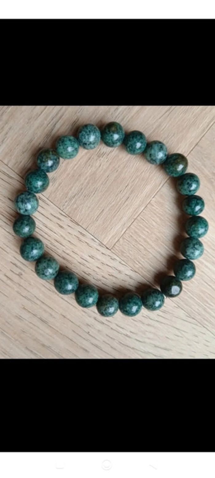 Bracelet en variscite
6 mm
20 cm
Prix 20 €