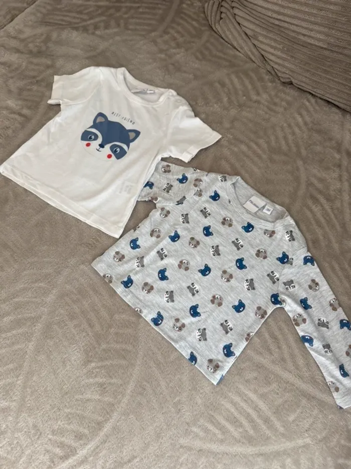 Ensemble bébé 3 mois – 2 t-shirts P’tit Bisou + pantalon bleu marine - photo numéro 2