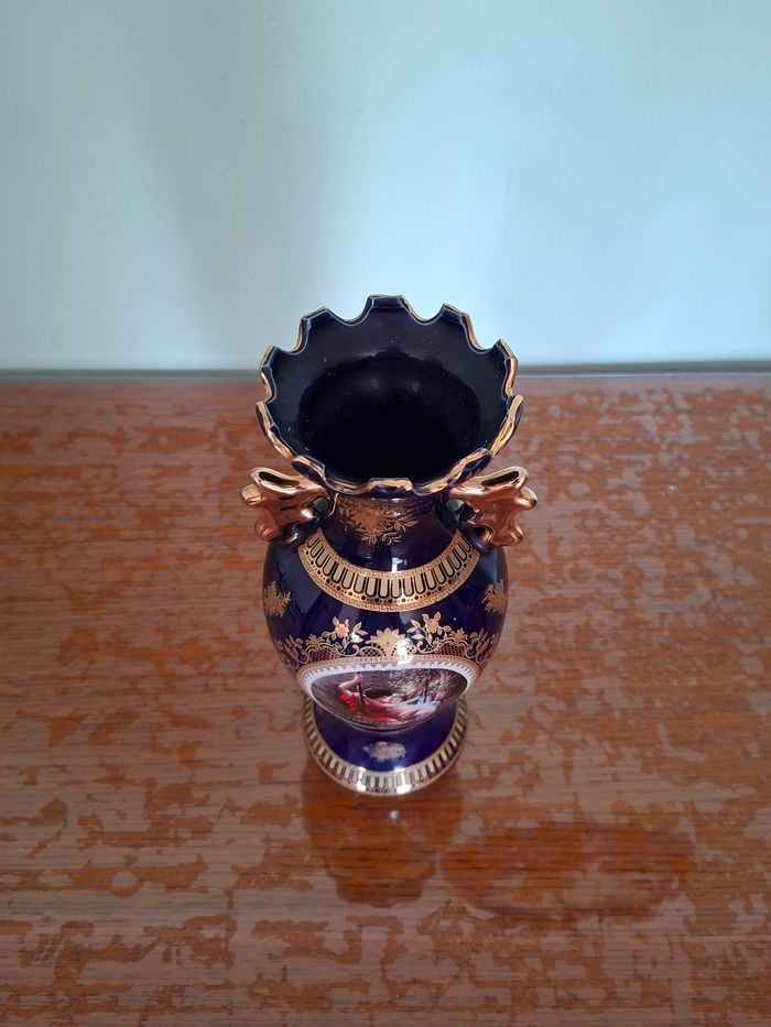 Vase antique décoratif en porcelaine - photo numéro 3