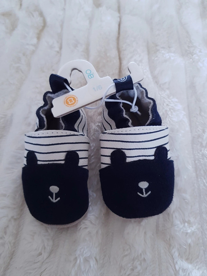 Chaussures chaussons fille ou garçon en cuir 1/6 mois neuf