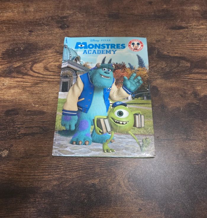 Livre monstre academy