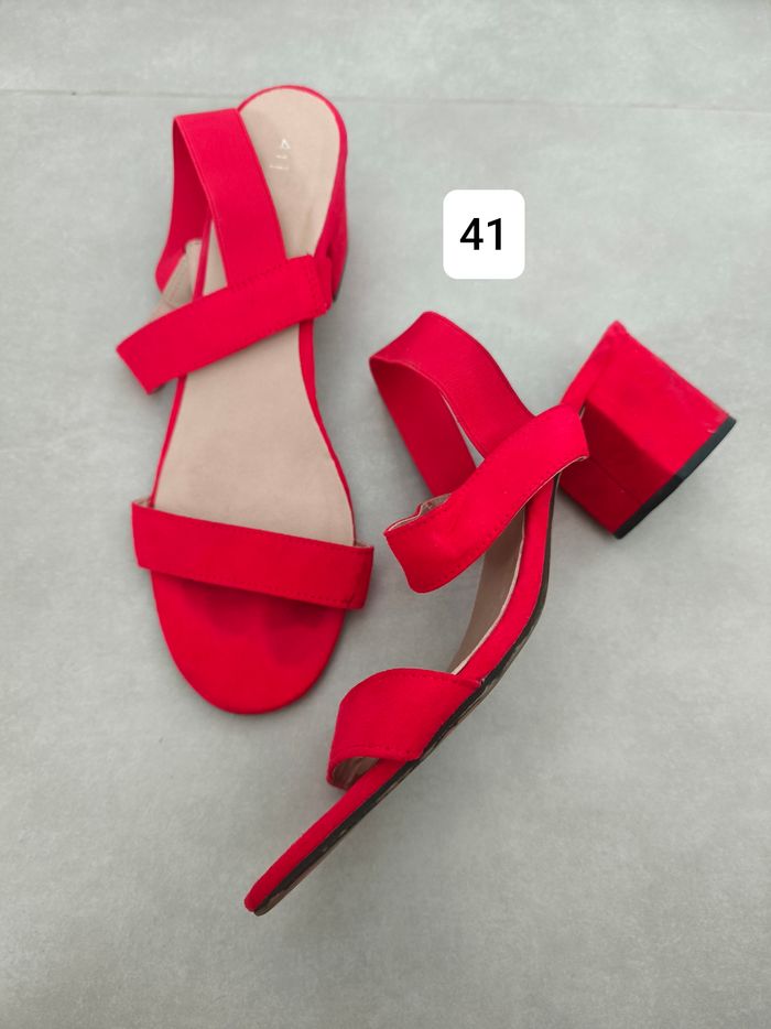 Sandales à talons rouge