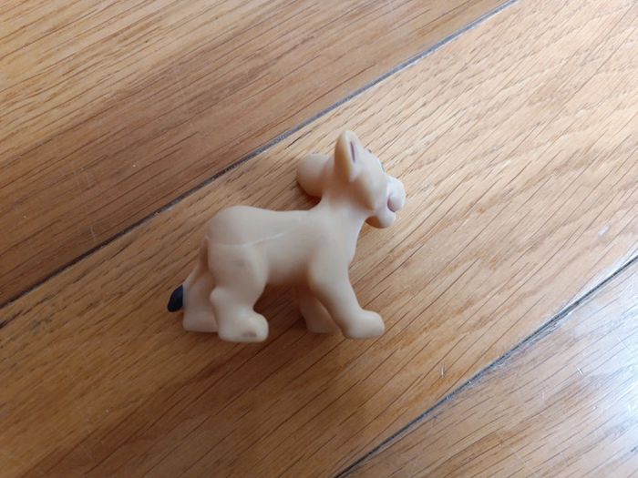 Figurine lionceau qui ressemble à Simba - photo numéro 5
