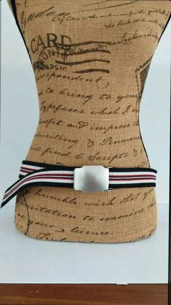Ceinture rayée noir rouge et blanc