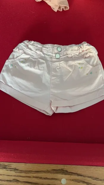 Short fille