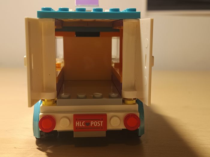 Set Lego Friends "La livraison de cadeaux" (complet !) 🌺🚒🎁 - photo numéro 5