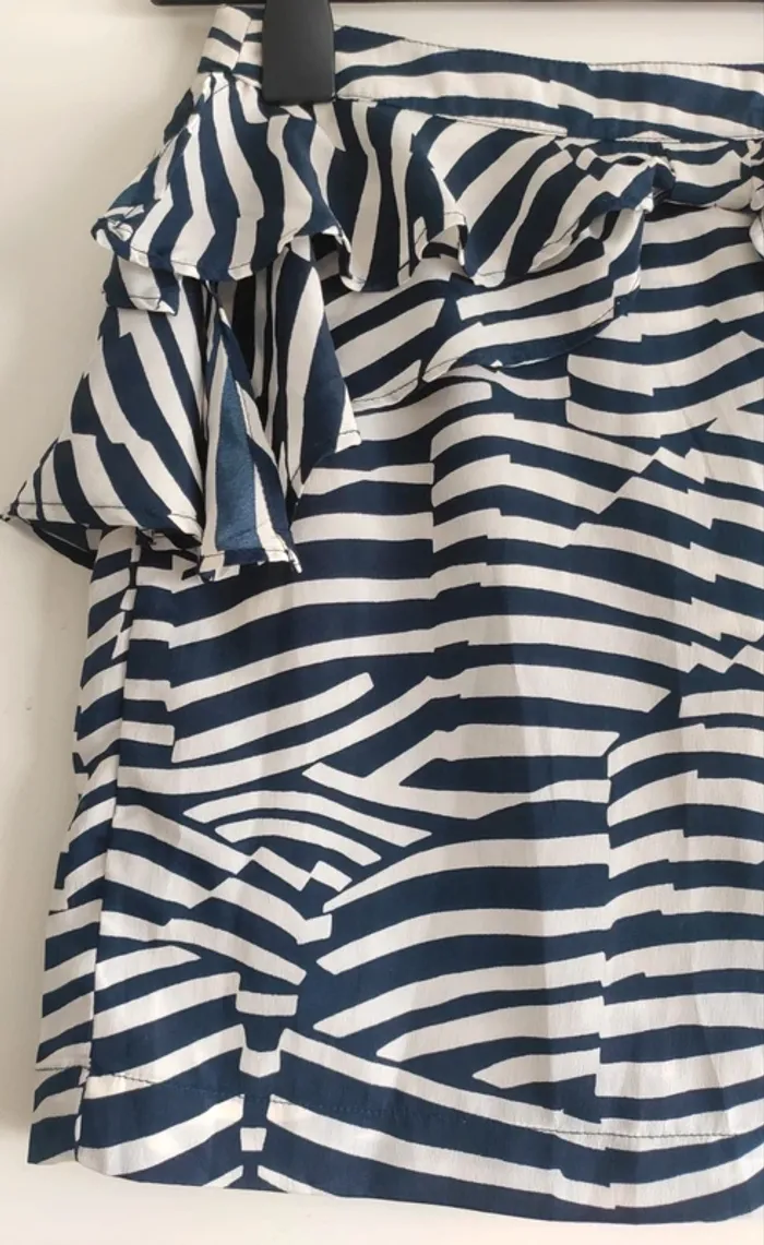 Petite jupe courte volantée zébrée bleu et blanc - Drop Sauvage - photo numéro 6