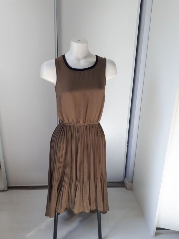 Robe sans manches plissée kaki hetm 36