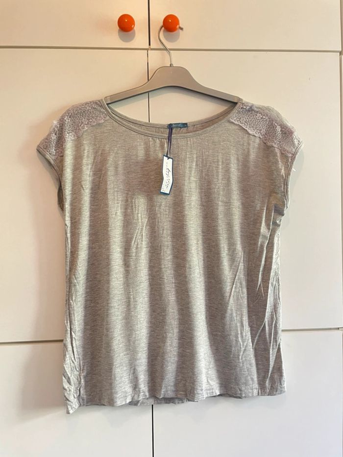 T-shirt gris taille XL imprévu