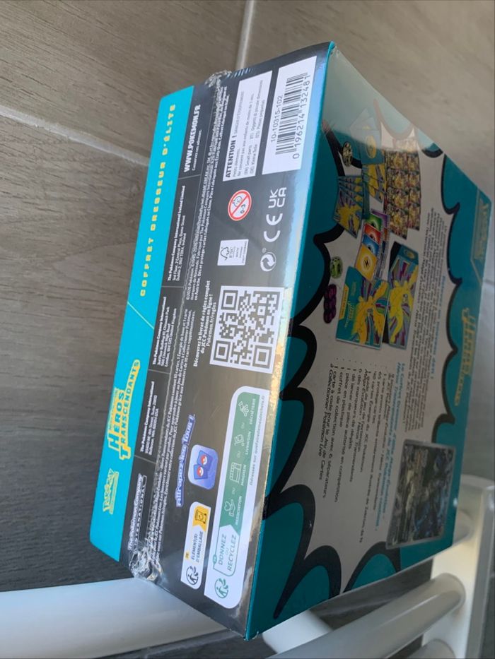 ETB coffret dresseur d’élite - Héros transcendants ME2.5 - photo numéro 2