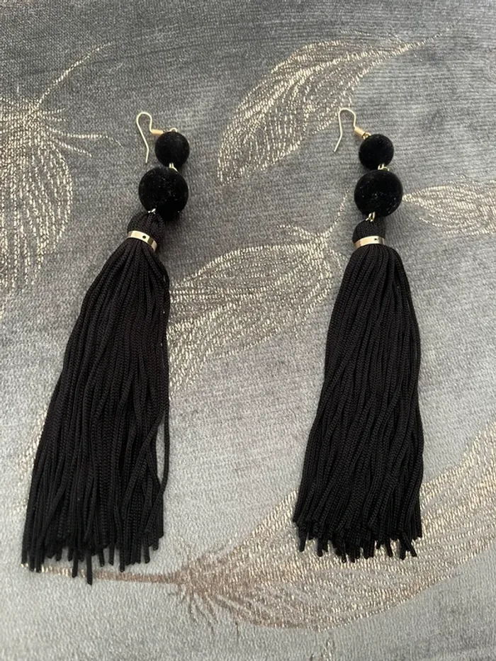 Boucles d’oreilles pompons et boules