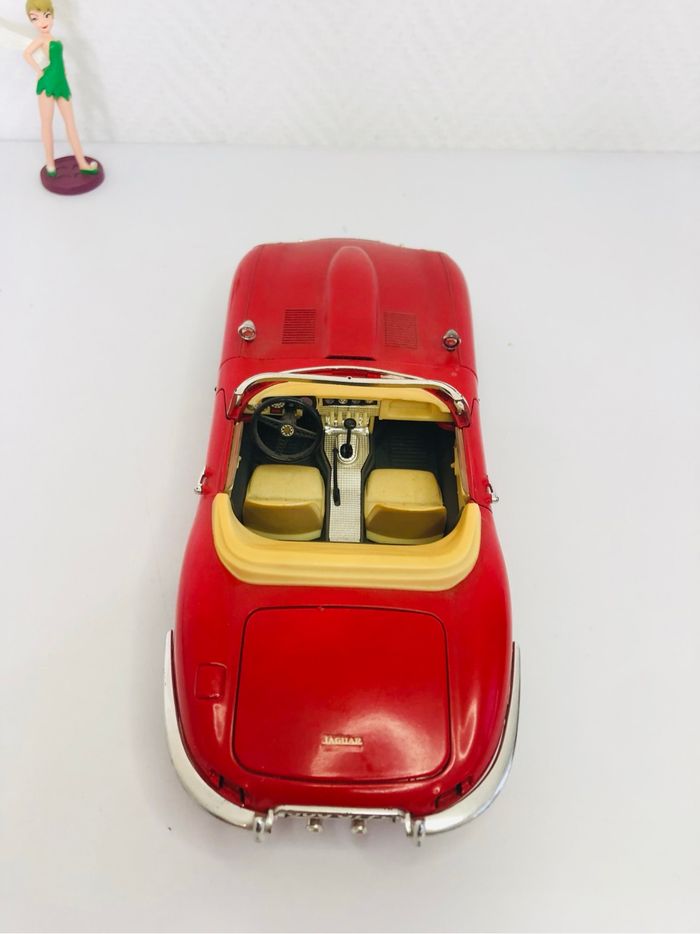 Jaguar type E décapotable rouge 1961 échelle 1/18 - photo numéro 4