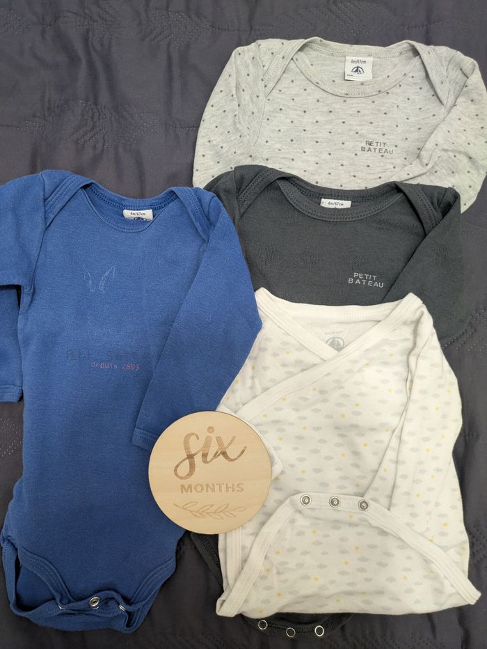 Lot 4 bodies 6 mois petit bateau ML