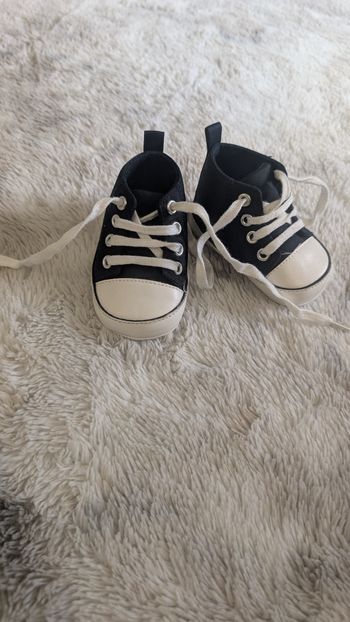 Baskets en toile bébé taille 3-6 mois