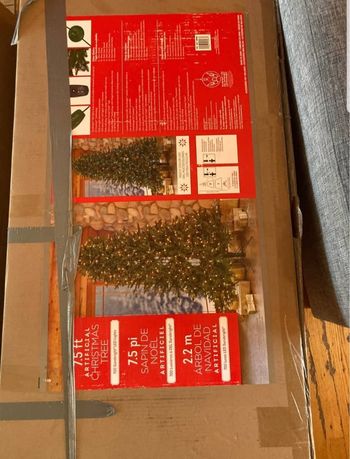 Sapin artificiel Aspen pré-illuminé de 2,3 m (7,5 pi) avec 700 lumières DEL SureBright à effets