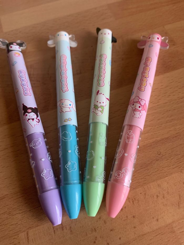 4 Stylos deux couleurs Sanrio - photo numéro 2