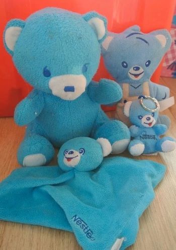 Lot 4 goodies / peluches publicitaires Nestlé Ourson bleu