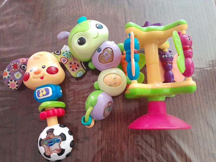 Lot jouets bébé