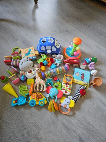 Gros lot jouets bébé Très bon état