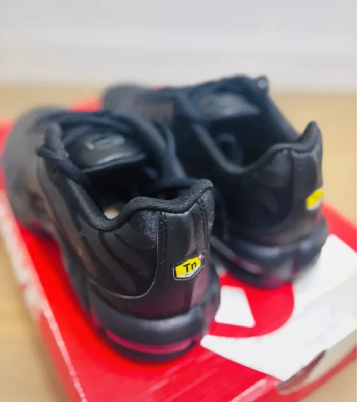 Nike Air Max Plus Cuir Triple Noir Taille 38.5 - photo numéro 3