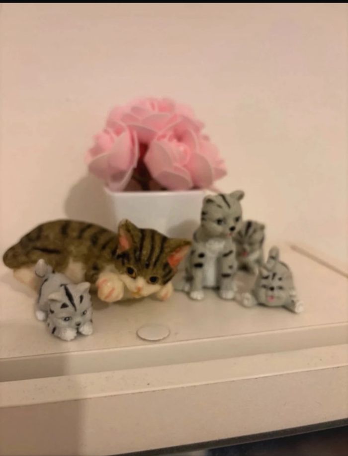 Figurine chat avec chatons 📍 - photo numéro 2