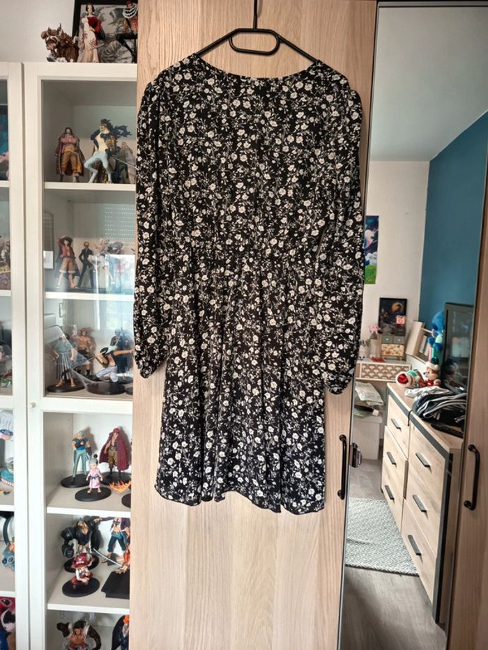 Robe noir fleuri blanche Neuf shein - Taille L 40-42 - photo numéro 6