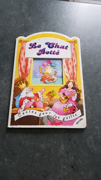 Livre en carton, le chat botté.