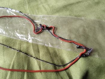 Collier long . 54 cm . En deux parties.