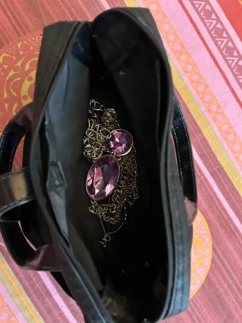 Lot de bijoux divers et sa vanity offerte