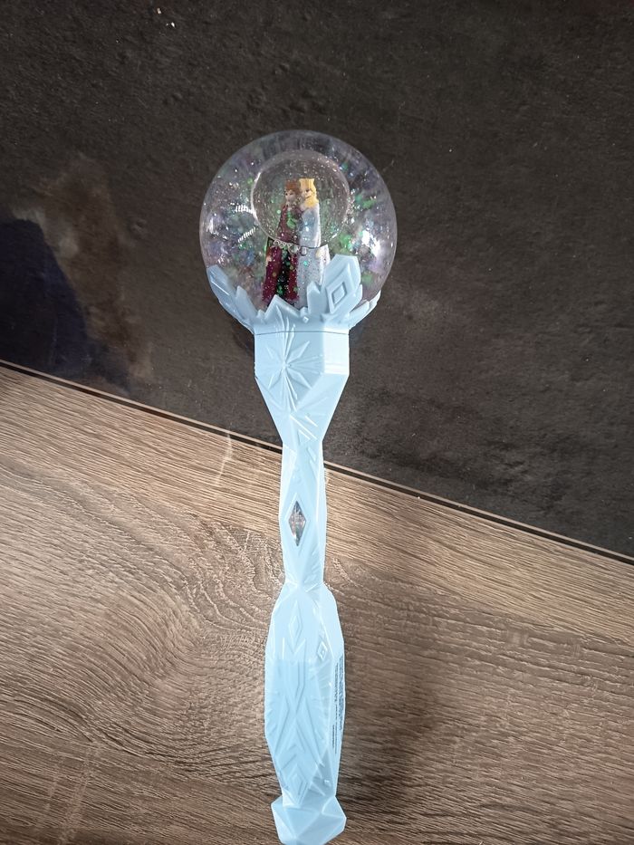 Poupée Elsa reine des neiges avec baguette magique - photo numéro 3