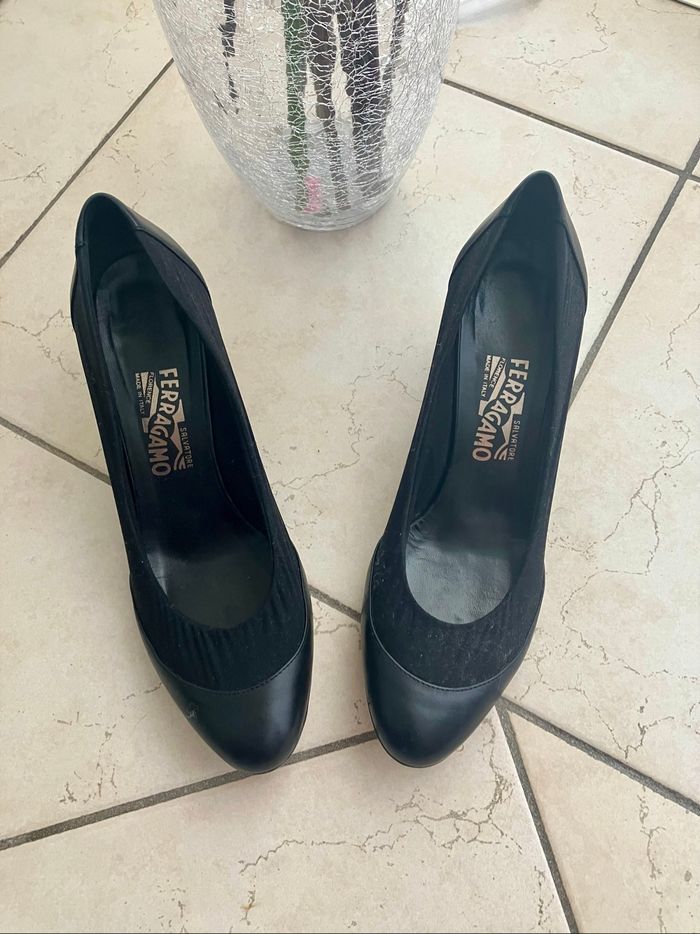 Escarpins à talons noirs Salvatore Ferragamo - photo numéro 2