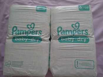 Lot de 2 paquets de couches bébé Pampers baby dry taille 6