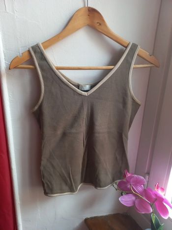 Joli débardeur kaki bords beige 36 a 38