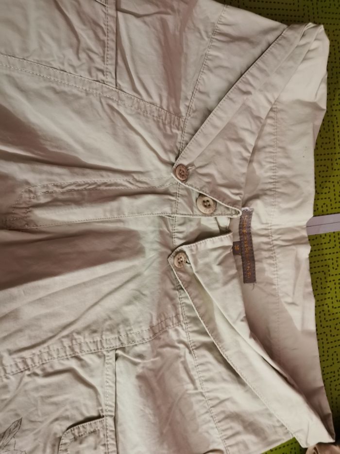 Pantacourt 4 oches, boutons et fermeture - photo numéro 3