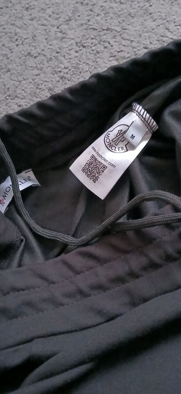 Short moncler - photo numéro 3