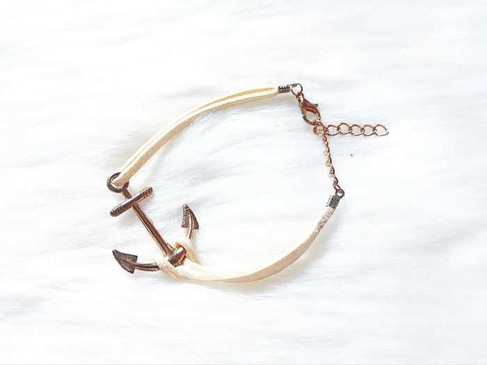 Bracelet ancre marine doré et blanc cassé 🖤 - photo numéro 4