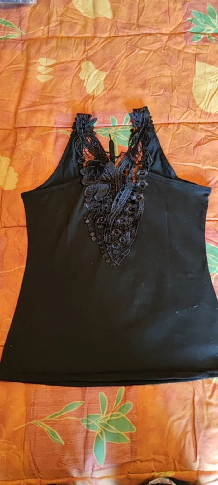 T-shirt sans manches - photo numéro 3