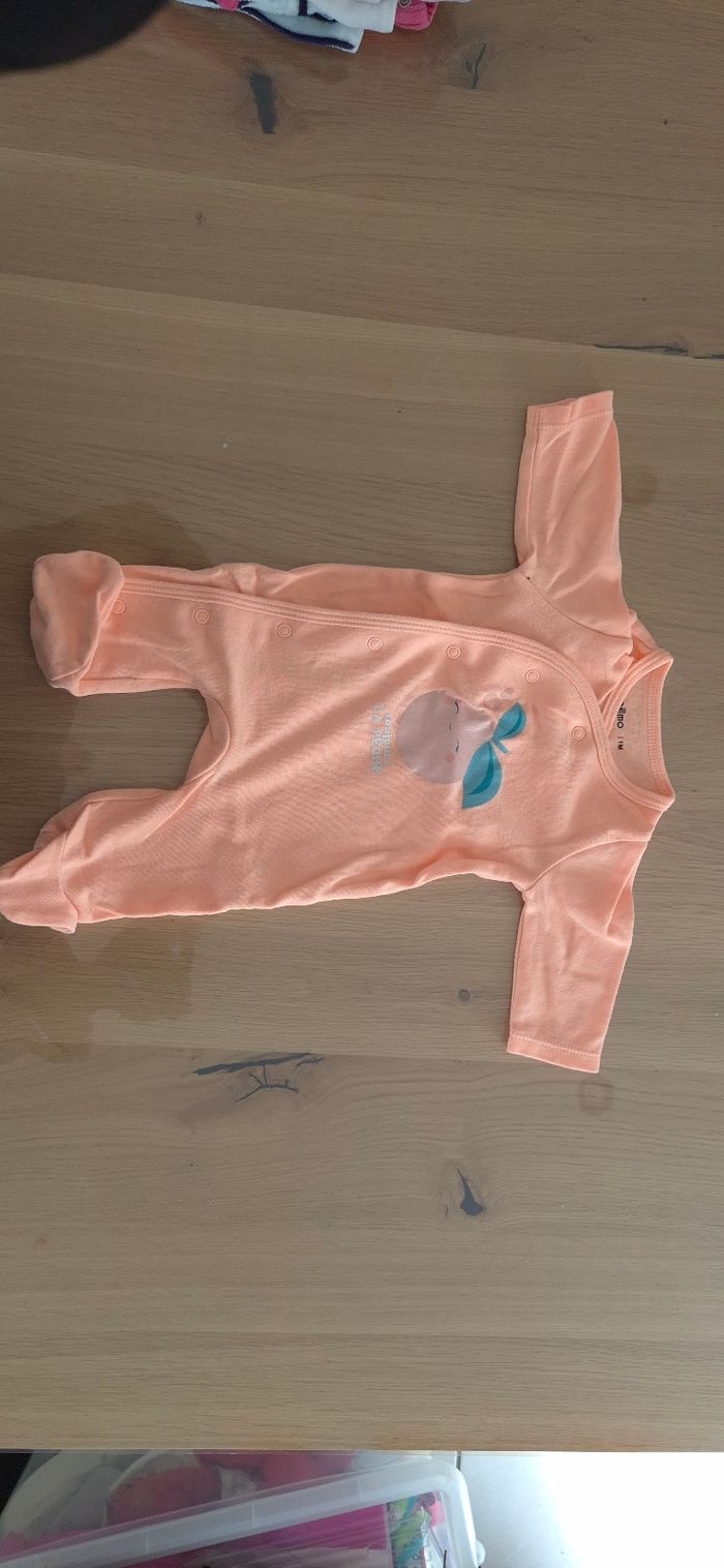 Pyjamas 1 mois - photo numéro 4