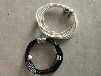 Lot de deux bracelets