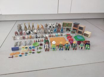 Lot de plus de 50 animaux playmobil + clapiers personnages et accessoires