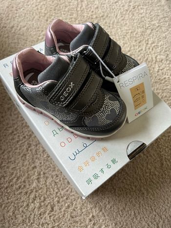 Chaussures grises  filles marque Geox