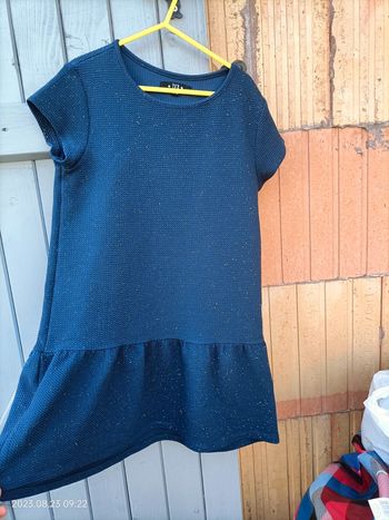 Robe bleue avec paillettes