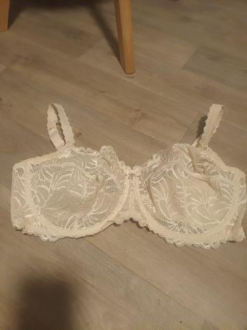 Soutien gorge 100F  en dentelle neuf ecru