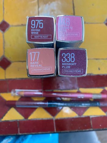 Lot crayon et rouge à lèvre