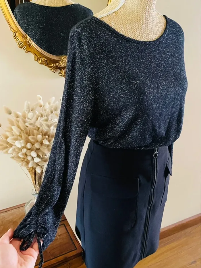 sublime Top noir scintillant manches longues col bateau coupe fluide femme