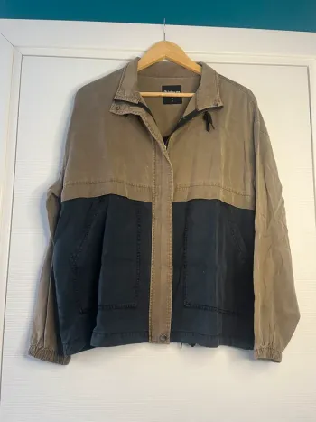🔹 Veste Légère Kaki & Noir – Gémo 🔹